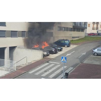 Un incendio de un vehículo en Irurtzun modifica el recorrido de la Korrika