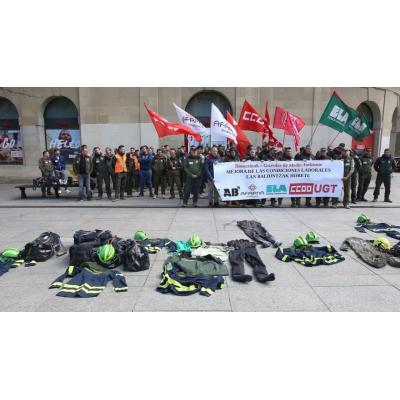 Los guardas de Medio Ambiente se concentran para reclamar más personal y mejoras laborales