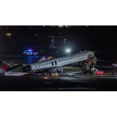 Varios heridos tras colisionar un avión de Air Canada y un camión de bomberos en el aeropuerto de Nueva York