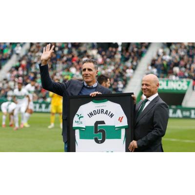 El extraño homenaje del Elche a Miguel Induráin que terminó en ruta junto a su entrenador