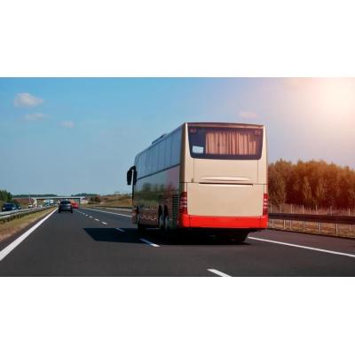 Un menor roba un autobús y conduce 150 km para llevar a su novia al colegio