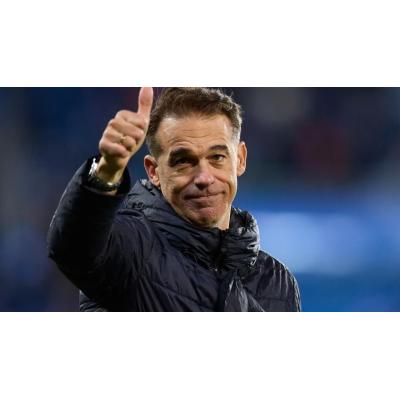 Luis García Plaza, nuevo entrenador del Sevilla hasta junio de 2027