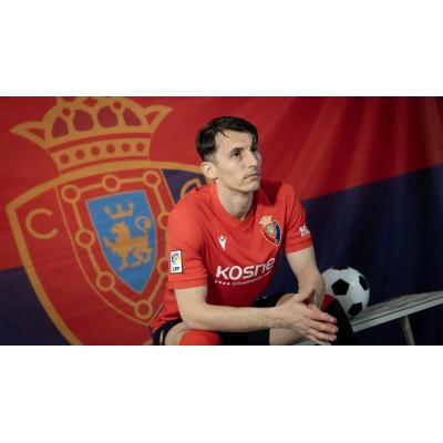 Como conseguir la nueva camiseta retro de Osasuna: abierta la preventa solo en tienda on-line