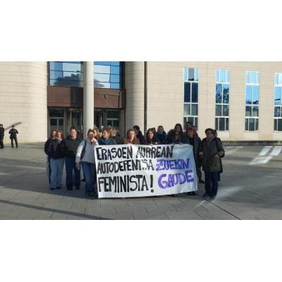 Sin acuerdo en el juicio del exprofesor del IES Zizur que grababa en baños y probadores y la vista se celebra a puerta cerrada