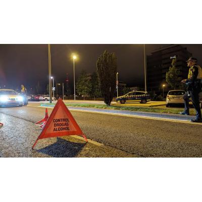 Investigado un conductor de 44 años que dio tasa judicial en alcohol tras accidentarse a las 20.50 horas en el Ensanche