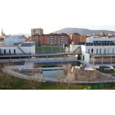 El Ayuntamiento de Pamplona se compromete a buscar una solución para las piscinas de Larrabide