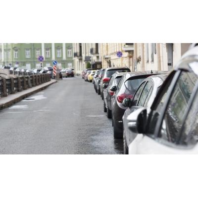 Alquilar un coche en Semana Santa será algo más barato que en 2025, pero más caro que en temporada baja