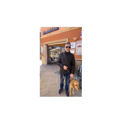 Denuncia y polémica: expulsan a Serafín Zubiri de un local por ir con su perro guía