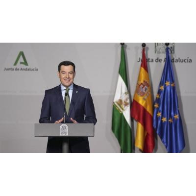 La 'vía andaluza' de Moreno frente a una oposición centrada en los servicios públicos