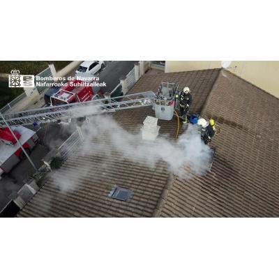 Extinguido un incendio de los filtros del silo de una carpintería en Puente la Reina