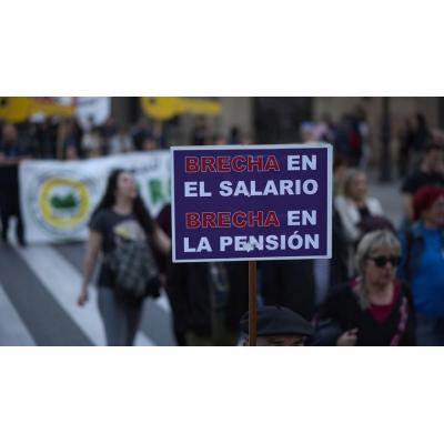 ELA y LAB acusan a UGT y CCOO de impedir negociar un SMI propio