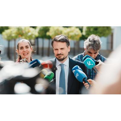 PP y Vox perfilan un acuerdo para un gobierno "de cuatro años" en Extremadura
