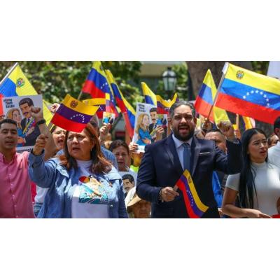 El hijo de Maduro tacha de "ilegítimo" el proceso judicial contra su padre y Flores