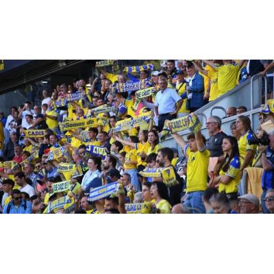 Despedido tras fingir una lumbalgia y pillarlo su jefe saltando en el estadio del Cádiz