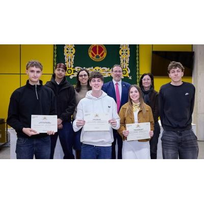 Tres estudiantes de Bachillerato ganan “ex aequo” la Olimpiada de Economía de Navarra