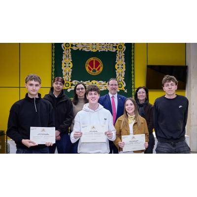 Tres estudiantes de Bachillerato ganan 'ex aequo' la Olimpiada de Economía de Navarra