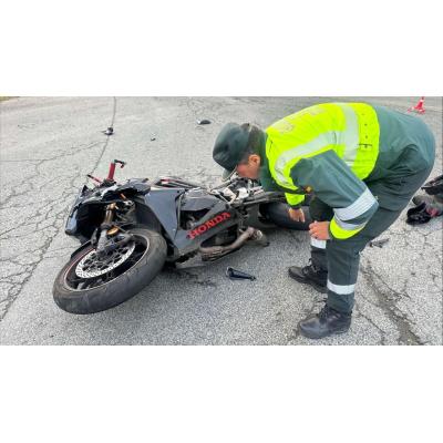 Un joven de 23 años, herido grave tras chocar su moto con un tractor en una carretera de Iraizoz