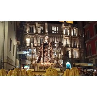 VÍDEO | La cofradía de San Saturnino emociona a La Dolorosa en el arranque de la Semana Santa de Pamplona
