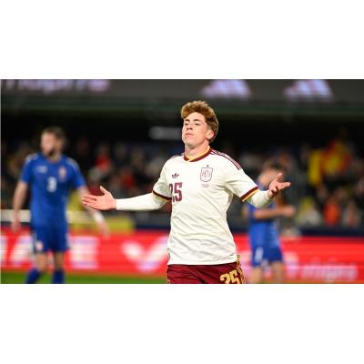 Víctor Muñoz redondea en su debut la victoria de España contra Serbia