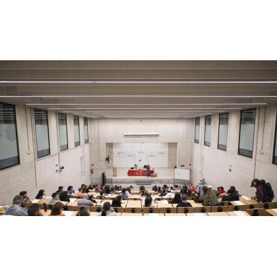 Un total de 3.040 personas, el 58,25% de las admitidas, realizan la oposición de 52 plazas para el puesto de conserje