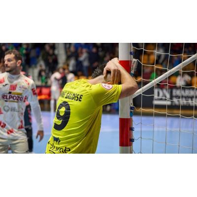 Osasuna Magna cae ante el líder, a pesar de ir 2-0 en el 39