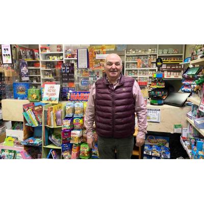 Casimiro, el hombre que solo cierra su tienda dos días al año en un conocido pueblo de Navarra: "Conmigo se acaba"