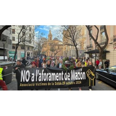 Una nueva manifestación pide que Mazón "no quede impune" por la dana: "Estamos aquí para que no se le aplique el aforamiento"