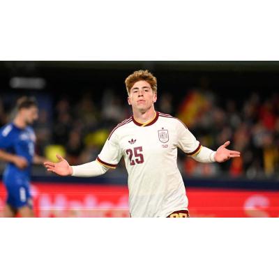 VÍDEO| Gol y victoria: el espectacular debut del osasunista Víctor Muñoz con la selección española