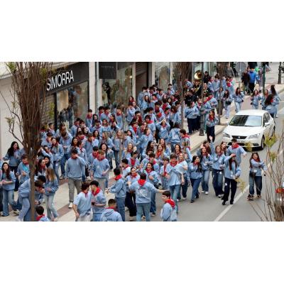 Los Quintos de 2006 toman las calles de Tudela