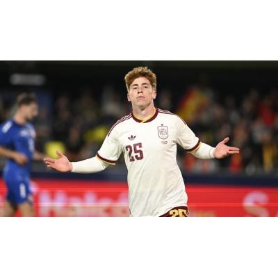 Los elogios de Luis de la Fuente a Víctor Muñoz: "Otro jugador más que se suma a la causa, ha encajado muy bien"
