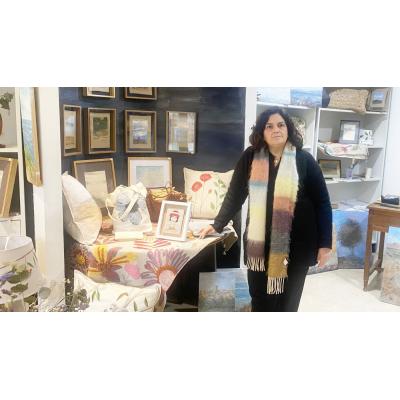 Marta abre su propia tienda en un pueblo de Navarra a los 58 años mientras todos cierran: "Tengo una ilusión loca"