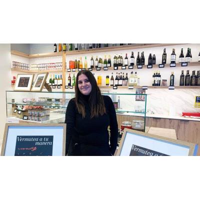 La nueva tienda de Pamplona que pone de moda llevarse a casa gildas, vermut y un aperitivo de capricho