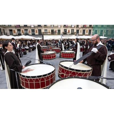 500 tambores suenan en Tudela