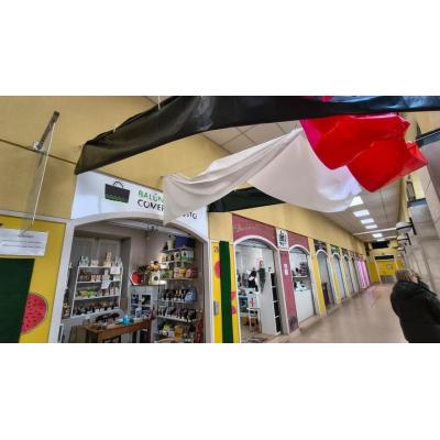 El Ayuntamiento de Tudela retira del Mercado adornos con los colores de Palestina