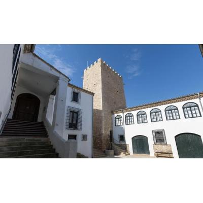 Un torreón que pronto volverá a guardar historias en Cortes