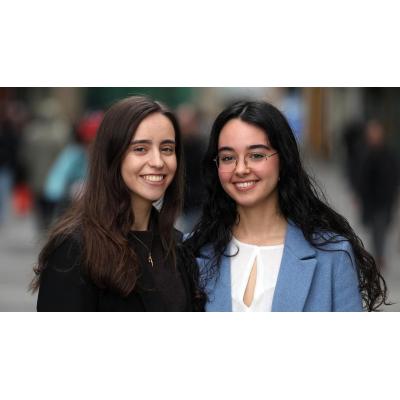 Bachillerato, Universidad de Navarra y MIR: el exitoso trayecto compartido de dos jóvenes pamplonesas