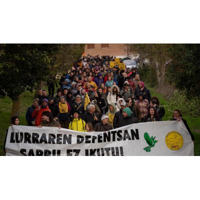 Concurrida protesta en Etxauri en defensa de Sarbil