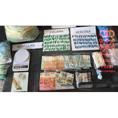 Las quejas vecinales destapan en Peralta un piso con droga, dinero en efectivo y dos detenidos