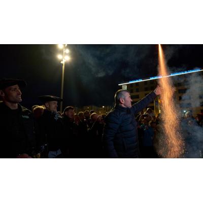 Vídeo del homenaje sorpresa a Laso y Albisu en los aledaños del Navarra Arena