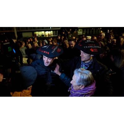 Fotos del homenaje a Laso y Albisu a la salida del Navarra Arena