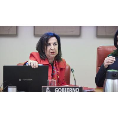 Robles afirma que la restricción en las bases de EE UU "no rompe el vínculo con la OTAN ni la responsabilidad de España"