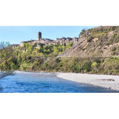 El pueblo medieval "más espectacular está a las puertas de un parque nacional" y a dos horas de Pamplona, según la revista Viajar