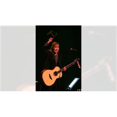Suzanne Vega vuela en Pamplona con los ángeles