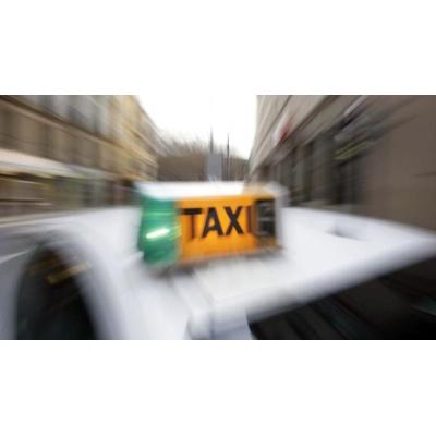No bajó a pagar el taxi de Ansoáin... y ahora tendrá que trabajar