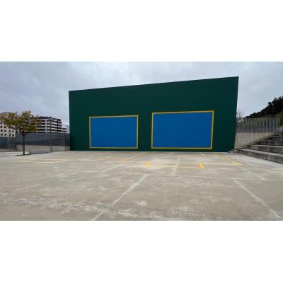 El frontón de Lezkairu se adapta para poder acoger partidos de frontball