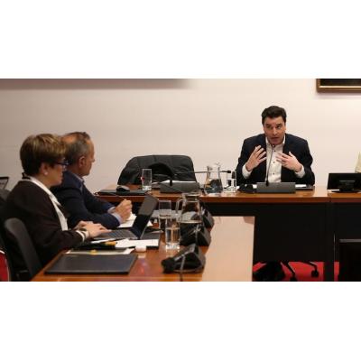 El exgerente de Nasuvinsa defiende que las VPO en Erripagaña se ajustaron a la ley pese a la falta de actas