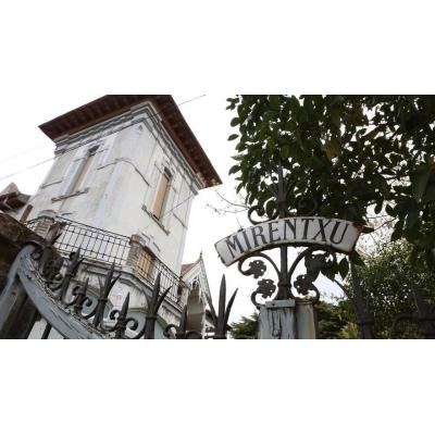 En venta una de las casas con más historia de Villava, Villa Mirentxu, de 1912