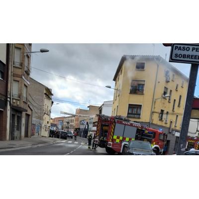 Siete personas trasladadas, dos menores, tras un incendio aparatoso en una vivienda de Lodosa