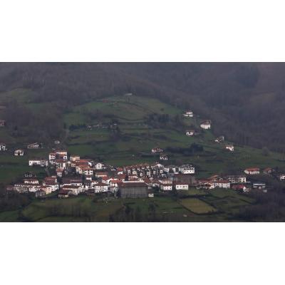 Extinguido el incendio en una chimenea en una casa en Arantza