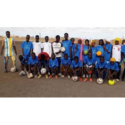 El CD Pamplona envía material deportivo a Senegal